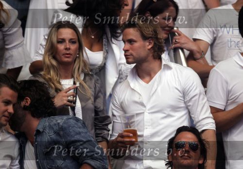 Amsterdam 22 mei 2010
Toppers in de arena met Rene Froger Gerard Joling Jeroen v d Boom en Gordon. Dirk taat met een vriendin
Peter Smulders bv