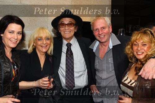 Weert, 19 April 2010
Johnny Hoes 93 jaar Feest bij Golden Tulip Hotel
Met veel bekende Nederlandstalige artiesten
Dries Holten met zijn vrouw
Foto Peter Smulders