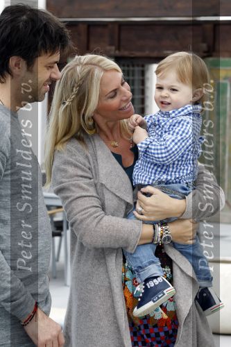 Ibiza 4 mei 2010
Ellemieke Vermolen met haar man Sergio Herman en zoontje Noah op vakantie.
Peter Smulders bv