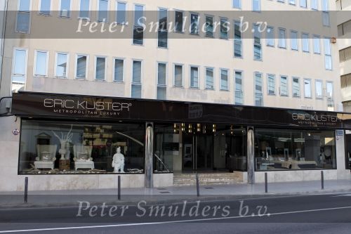 Ibiza 2 mei 2010
Eric Kuster heeft een appartement en een winkel op ibiza.
Peter Smlders bv