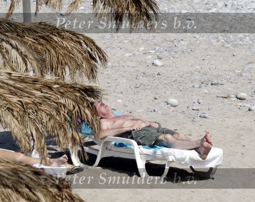 Ibiza 1 mei 2010
Erik de Zwat en zijn vrouw en dochters samen op vakantie met Wessel van Diepen en Daphne Bunskoek en dochter India. Ze verblijven in het prachtige huis van Erik.
Peter Smulders bv