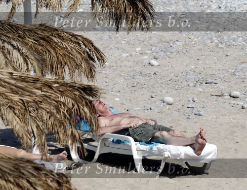 Ibiza 1 mei 2010
Erik de Zwat en zijn vrouw en dochters samen op vakantie met Wessel van Diepen en Daphne Bunskoek en dochter India. Ze verblijven in het prachtige huis van Erik.
Peter Smulders bv