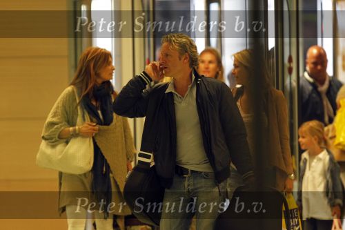 Ibiza 2 mei 2010
Erland Galjaard Wendy v Dijk en Leontien Borsato op vakantie op ibiza.
Peter Smulders bv