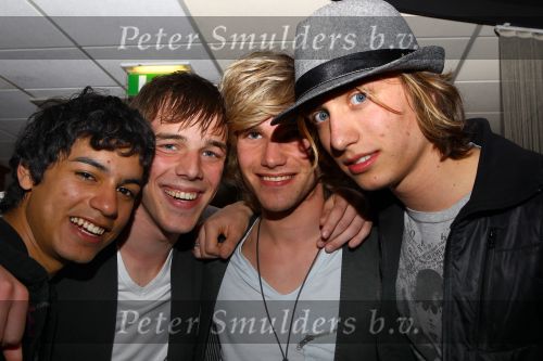 Weert, 19 April 2010
Johnny Hoes 93 jaar Feest bij Golden Tulip Hotel
Met veel bekende Nederlandstalige artiesten
Fourpack met Jordy, Jeronimo, Martijn en Terrence
Foto Peter Smulders