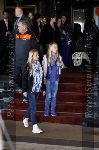 Noordwijk en Schiphol 19 mei 2010
Vertrek Nederlands elftal met vrouwen en kinderen naar Oostenrijk voor trainingskamp ivm WK voetbal. Frank de Boer met vrouw en kinderen
Peter Smulders bv