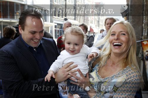 Amsterdam 18 april 2010
Premiere Wickie de Viking in Tuschinski.  Frans en Mariska Bauer met Christiaan Jan Frans en Lucas
Peter Smulders bv