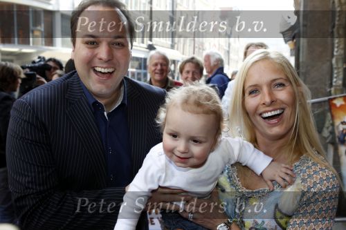 Amsterdam 18 april 2010
Premiere Wickie de Viking in Tuschinski.  Frans en Mariska Bauer met Christiaan Jan Frans en Lucas
Peter Smulders bv