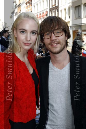 Amsterdam 18 april 2010
Premiere Wickie de Viking in Tuschinski. Giel Beelen met zijn vriendin
Peter Smulders bv