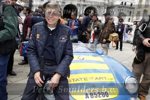 Brescia 6 mei 2010
Mille Miglia in brescia.Arie Luyendijk en Gijs v Lennep rijden in porsche spyder van State of art.
Peter Smulders bv