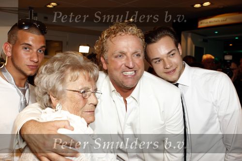 Amsterdam 22 mei 2010
Toppers in de arena met Rene Froger Gerard Joling Jeroen v d Boom en Gordon. Gorodn met moeder en vriend
Peter Smulders bv