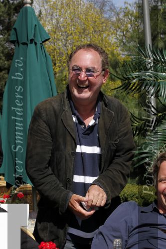 Hilversum 20 april 2010
Harry Vermeegen op terras.
Peter Smulders bv