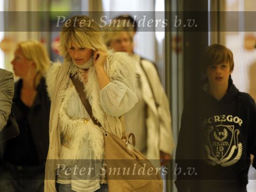 Ibiza 2 mei 2010
Heleen Kolff met kinderen alleen op vakantie. Sander Vahle is er niet bij.
Peter Smulders bv