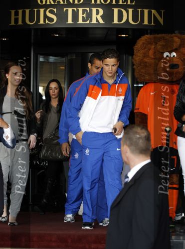 Noordwijk en Schiphol 19 mei 2010
Vertrek Nederlands elftal met vrouwen en kinderen naar Oostenrijk voor trainingskamp ivm WK voetbal. ibrahim Affelay
Peter Smulders bv
