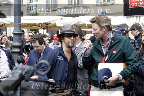 Brescia 6 mei 2010
Mille Miglia in brescia. Jamiroquai rijdt de Mille miglia in een bijzendere maserati
Peter Smulders bv