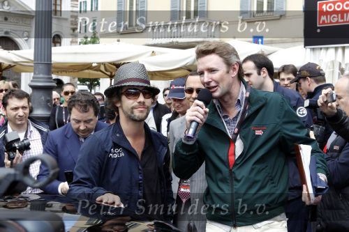 Brescia 6 mei 2010
Mille Miglia in brescia. Jamiroquai rijdt de Mille miglia in een bijzendere maserati
Peter Smulders bv