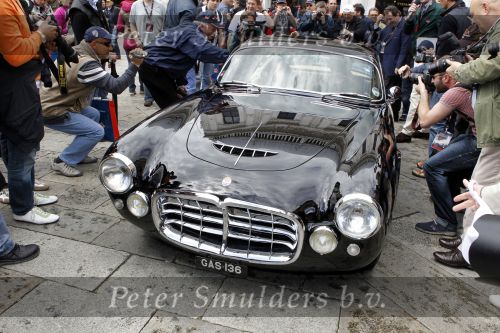 Brescia 6 mei 2010
Mille Miglia in brescia. Jamiroquai rijdt de Mille miglia in een bijzendere maserati
Peter Smulders bv