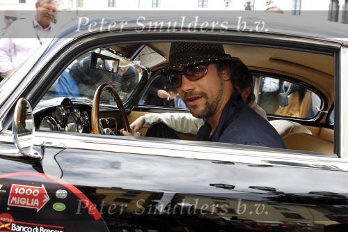 Brescia 6 mei 2010
Mille Miglia in brescia. Jamiroquai rijdt de Mille miglia in een bijzendere maserati
Peter Smulders bv