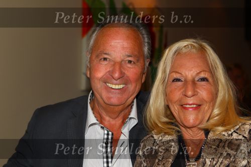 Weert, 19 April 2010
Johnny Hoes 93 jaar Feest bij Golden Tulip Hotel
Met veel bekende Nederlandstalige artiesten
Jan Boezeroen met zijn vrouw
Foto Peter Smulders