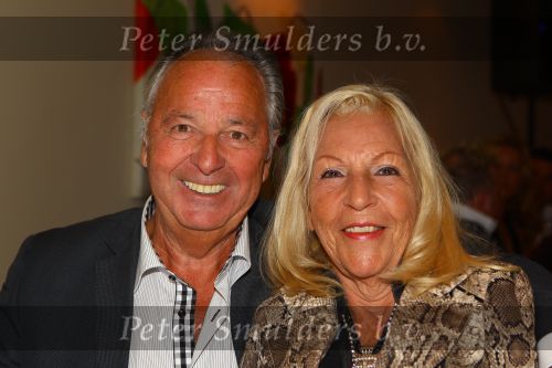 Weert, 19 April 2010
Johnny Hoes 93 jaar Feest bij Golden Tulip Hotel
Met veel bekende Nederlandstalige artiesten
Jan Boezeroen met zijn vrouw
Foto Peter Smulders