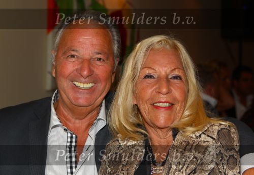 Weert, 19 April 2010
Johnny Hoes 93 jaar Feest bij Golden Tulip Hotel
Met veel bekende Nederlandstalige artiesten
Jan Boezeroen met zijn vrouw
Foto Peter Smulders