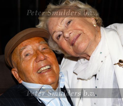 Weert, 19 April 2010
Johnny Hoes 93 jaar Feest bij Golden Tulip Hotel
Met veel bekende Nederlandstalige artiesten
Johnny Hoes met Annie de Reuver
Foto Peter Smulders