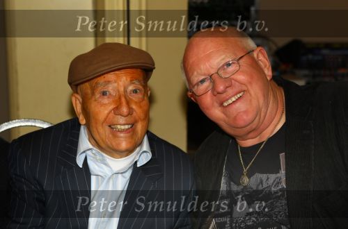 Weert, 19 April 2010
Johnny Hoes 93 jaar Feest bij Golden Tulip Hotel
Met veel bekende Nederlandstalige artiesten
Johnny Hoes met Henk Wijngaard
Foto Peter Smulders