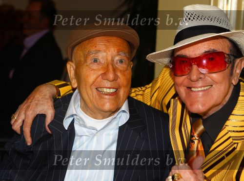 Weert, 19 April 2010
Johnny Hoes 93 jaar Feest bij Golden Tulip Hotel
Met veel bekende Nederlandstalige artiesten
Johnny Hoes metEddy Wally
Foto Peter Smulders
