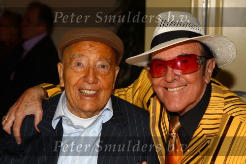 Weert, 19 April 2010
Johnny Hoes 93 jaar Feest bij Golden Tulip Hotel
Met veel bekende Nederlandstalige artiesten
Johnny Hoes metEddy Wally
Foto Peter Smulders