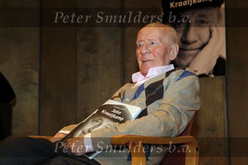 Laren 19 april 2010
Presentatie boek en de 85 e verjaardag van Johnny Kraaijkamp sr in het Rosa Spier huis. Johnny Jr en Sr en Joep
Peter Smulders bv