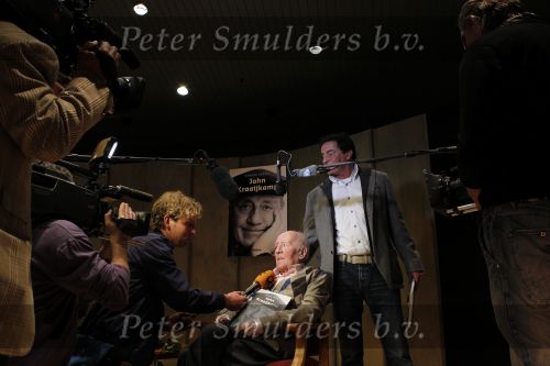 Laren 19 april 2010
Presentatie boek en de 85 e verjaardag van Johnny Kraaijkamp sr in het Rosa Spier huis.
Peter Smulders bv