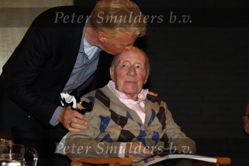 Laren 19 april 2010
Presentatie boek en de 85 e verjaardag van Johnny Kraaijkamp sr in het Rosa Spier huis. Johnny met Andre v Duin
Peter Smulders bv