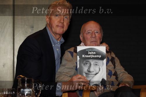 Laren 19 april 2010
Presentatie boek en de 85 e verjaardag van Johnny Kraaijkamp sr in het Rosa Spier huis. Johnny met Andre v Duin
Peter Smulders bv
