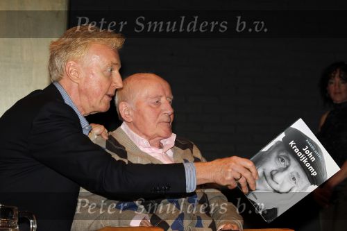 Laren 19 april 2010
Presentatie boek en de 85 e verjaardag van Johnny Kraaijkamp sr in het Rosa Spier huis. Johnny met Andre v Duin
Peter Smulders bv