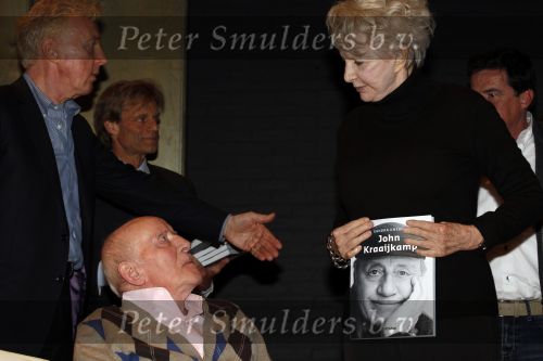 Laren 19 april 2010
Presentatie boek en de 85 e verjaardag van Johnny Kraaijkamp sr in het Rosa Spier huis.
Peter Smulders bv
