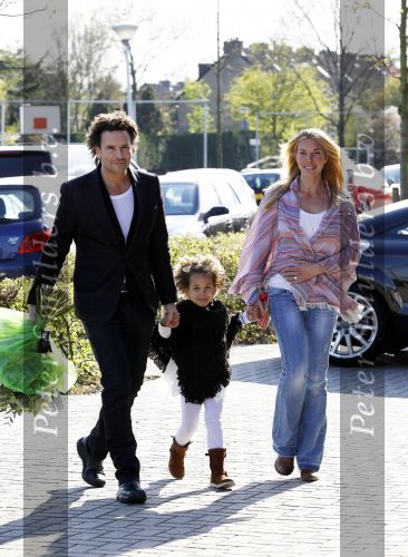Abcoude 22 april 2010
Opening nieuwe pand Marco Borsato in Abcoude. Jorgos ex Leontien met vrouw Nicole en dochter
Peter Smulders bv