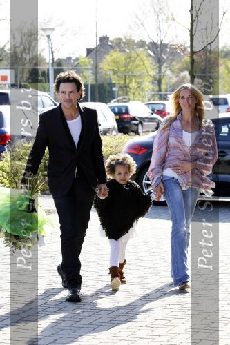 Abcoude 22 april 2010
Opening nieuwe pand Marco Borsato in Abcoude. Jorgos ex Leontien met vrouw Nicole en dochter
Peter Smulders bv