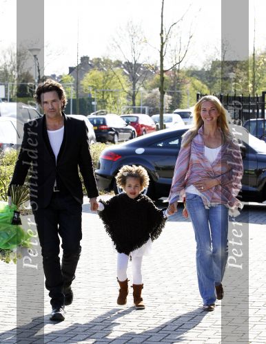 Abcoude 22 april 2010
Opening nieuwe pand Marco Borsato in Abcoude. Jorgos ex Leontien met vrouw Nicole en dochter
Peter Smulders bv