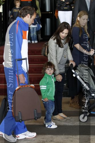 Noordwijk en Schiphol 19 mei 2010
Vertrek Nederlands elftal met vrouwen en kinderen naar Oostenrijk voor trainingskamp ivm WK voetbal.
Peter Smulders bv
