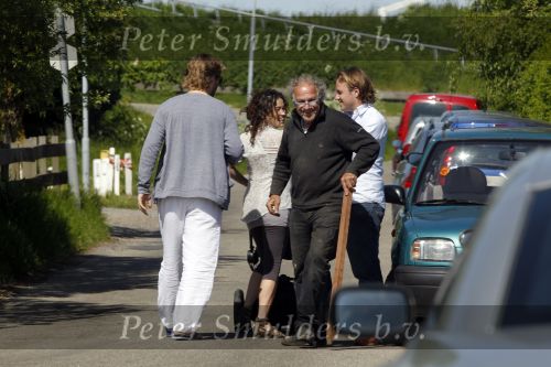 Uitdam 19 mei 2010
Katja Schuurman en Thijs Romer aan het wandelen met dochter Sammie.
Peter Smulders bv