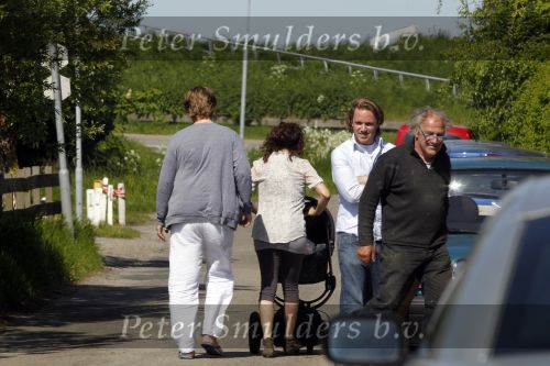 Uitdam 19 mei 2010
Katja Schuurman en Thijs Romer aan het wandelen met dochter Sammie.
Peter Smulders bv