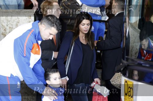Noordwijk en Schiphol 19 mei 2010
Vertrek Nederlands elftal met vrouwen en kinderen naar Oostenrijk voor trainingskamp ivm WK voetbal. Khalid Boulahrouz met zijn vrouw Sabia en dochter Amaya
Peter Smulders bv