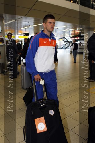 Noordwijk en Schiphol 19 mei 2010
Vertrek Nederlands elftal met vrouwen en kinderen naar Oostenrijk voor trainingskamp ivm WK voetbal. Klaas Jan Huntelaar
Peter Smulders bv
