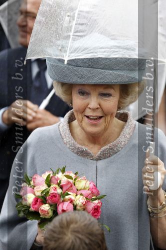 Wemeldinge/Middelburg  30 april 2010
Koningin Beatrix Prins Willem Alexander Prinses Maxima Prins Friso Prinses mabel Wisse Smit Prins Constantijn Prinses laurentien Pieter v Vollenhoven Prinses Margriet Prins Bernhard jr en Prinses Annette Prins Pieter Christiaan Prinses Anita Prins Floris en Prinses Aimee vieren koninginnedag.
Peter Smulders bv