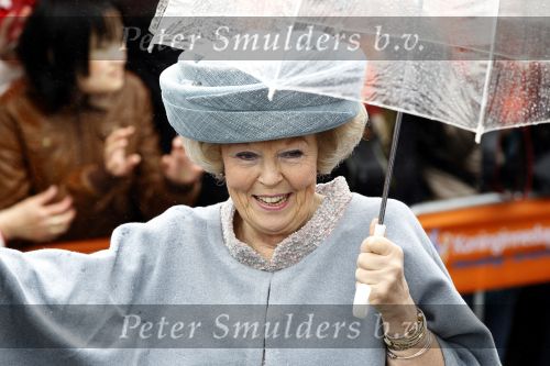 Wemeldinge/Middelburg  30 april 2010
Koningin Beatrix Prins Willem Alexander Prinses Maxima Prins Friso Prinses mabel Wisse Smit Prins Constantijn Prinses laurentien Pieter v Vollenhoven Prinses Margriet Prins Bernhard jr en Prinses Annette Prins Pieter Christiaan Prinses Anita Prins Floris en Prinses Aimee vieren koninginnedag.
Peter Smulders bv