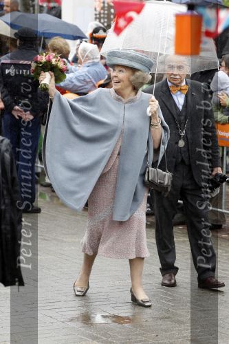 Wemeldinge/Middelburg  30 april 2010
Koningin Beatrix Prins Willem Alexander Prinses Maxima Prins Friso Prinses mabel Wisse Smit Prins Constantijn Prinses laurentien Pieter v Vollenhoven Prinses Margriet Prins Bernhard jr en Prinses Annette Prins Pieter Christiaan Prinses Anita Prins Floris en Prinses Aimee vieren koninginnedag.
Peter Smulders bv
