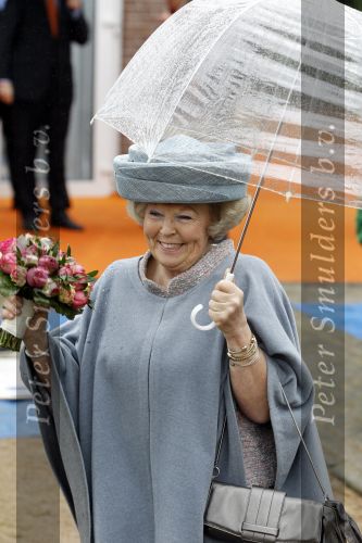 Wemeldinge/Middelburg  30 april 2010
Koningin Beatrix Prins Willem Alexander Prinses Maxima Prins Friso Prinses mabel Wisse Smit Prins Constantijn Prinses laurentien Pieter v Vollenhoven Prinses Margriet Prins Bernhard jr en Prinses Annette Prins Pieter Christiaan Prinses Anita Prins Floris en Prinses Aimee vieren koninginnedag.
Peter Smulders bv