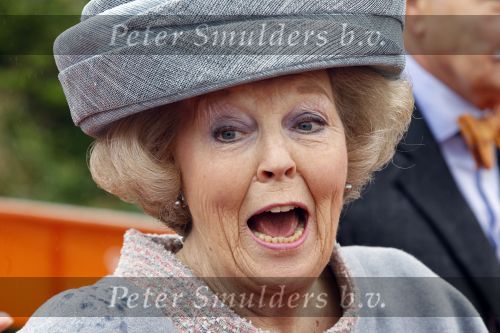Wemeldinge/Middelburg  30 april 2010
Koningin Beatrix Prins Willem Alexander Prinses Maxima Prins Friso Prinses mabel Wisse Smit Prins Constantijn Prinses laurentien Pieter v Vollenhoven Prinses Margriet Prins Bernhard jr en Prinses Annette Prins Pieter Christiaan Prinses Anita Prins Floris en Prinses Aimee vieren koninginnedag.
Peter Smulders bv