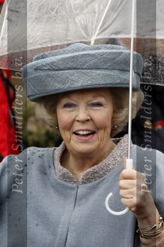 Wemeldinge/Middelburg  30 april 2010
Koningin Beatrix Prins Willem Alexander Prinses Maxima Prins Friso Prinses mabel Wisse Smit Prins Constantijn Prinses laurentien Pieter v Vollenhoven Prinses Margriet Prins Bernhard jr en Prinses Annette Prins Pieter Christiaan Prinses Anita Prins Floris en Prinses Aimee vieren koninginnedag.
Peter Smulders bv