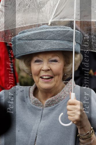 Wemeldinge/Middelburg  30 april 2010
Koningin Beatrix Prins Willem Alexander Prinses Maxima Prins Friso Prinses mabel Wisse Smit Prins Constantijn Prinses laurentien Pieter v Vollenhoven Prinses Margriet Prins Bernhard jr en Prinses Annette Prins Pieter Christiaan Prinses Anita Prins Floris en Prinses Aimee vieren koninginnedag.
Peter Smulders bv