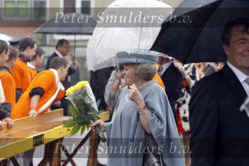 Wemeldinge/Middelburg  30 april 2010
Koningin Beatrix Prins Willem Alexander Prinses Maxima Prins Friso Prinses mabel Wisse Smit Prins Constantijn Prinses laurentien Pieter v Vollenhoven Prinses Margriet Prins Bernhard jr en Prinses Annette Prins Pieter Christiaan Prinses Anita Prins Floris en Prinses Aimee vieren koninginnedag.
Peter Smulders bv